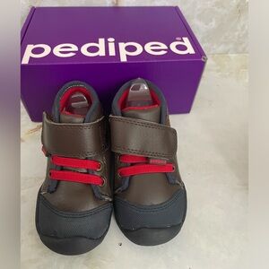 Pediped jay Brown “grip n go” toddler shoes size 5.5 Euro 21